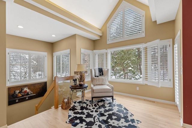 10556 Prairie Lakes Drive, Eden Prairie, MN 55344