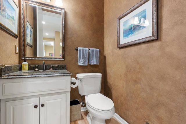 10556 Prairie Lakes Drive, Eden Prairie, MN 55344