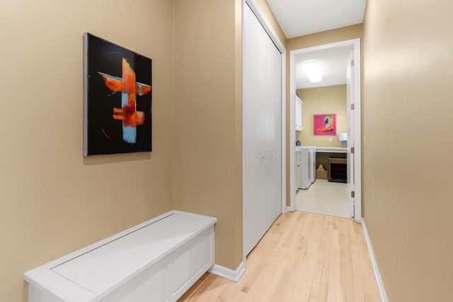 10556 Prairie Lakes Drive, Eden Prairie, MN 55344