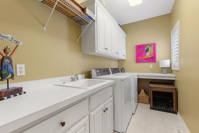 10556 Prairie Lakes Drive, Eden Prairie, MN 55344