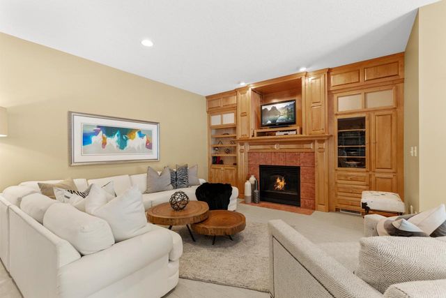 10556 Prairie Lakes Drive, Eden Prairie, MN 55344