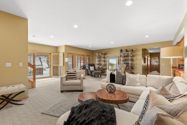 10556 Prairie Lakes Drive, Eden Prairie, MN 55344