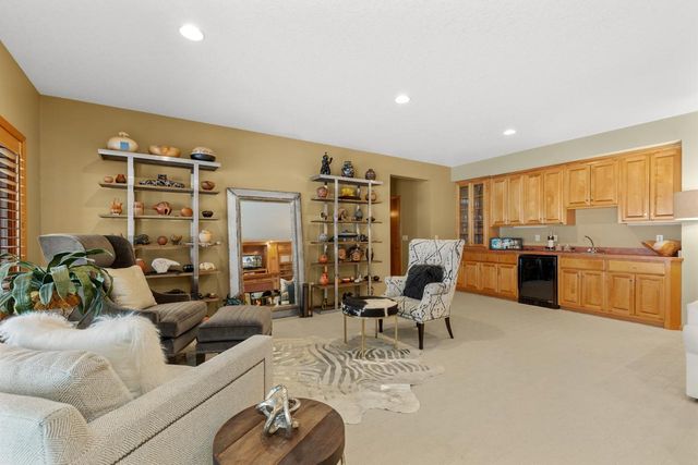 10556 Prairie Lakes Drive, Eden Prairie, MN 55344