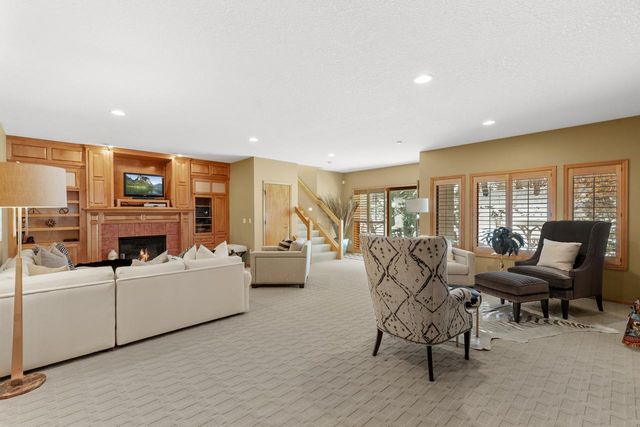 10556 Prairie Lakes Drive, Eden Prairie, MN 55344