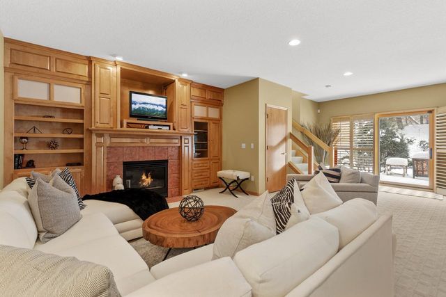 10556 Prairie Lakes Drive, Eden Prairie, MN 55344