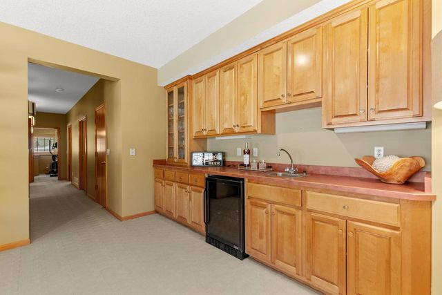 10556 Prairie Lakes Drive, Eden Prairie, MN 55344