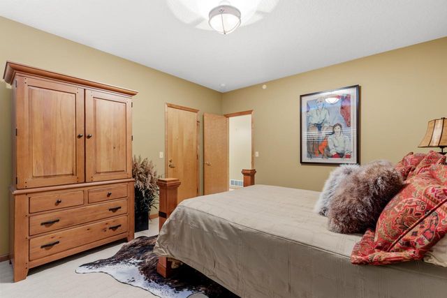 10556 Prairie Lakes Drive, Eden Prairie, MN 55344