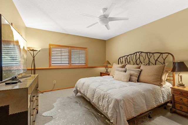 10556 Prairie Lakes Drive, Eden Prairie, MN 55344