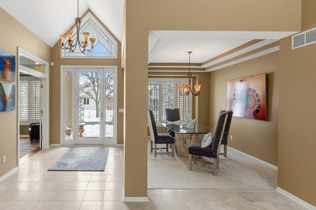 10556 Prairie Lakes Drive, Eden Prairie, MN 55344