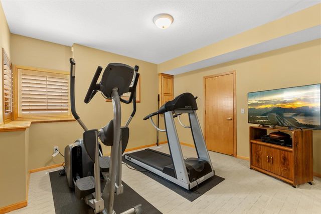 10556 Prairie Lakes Drive, Eden Prairie, MN 55344