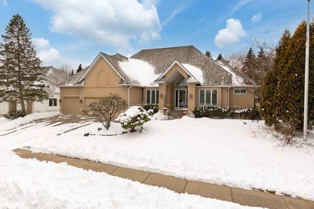 10556 Prairie Lakes Drive, Eden Prairie, MN 55344
