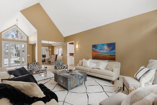 10556 Prairie Lakes Drive, Eden Prairie, MN 55344