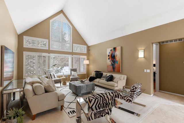 10556 Prairie Lakes Drive, Eden Prairie, MN 55344