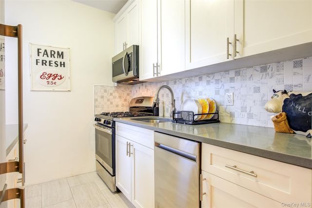 77-35 113th Street 1H, Forest Hills, NY 11375