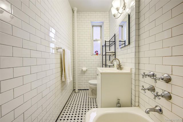 77-35 113th Street 1H, Forest Hills, NY 11375