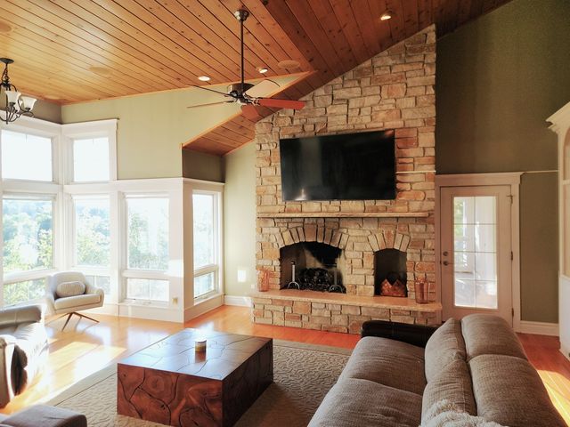 1024 White Pine Drive, Dixon, IL 61021