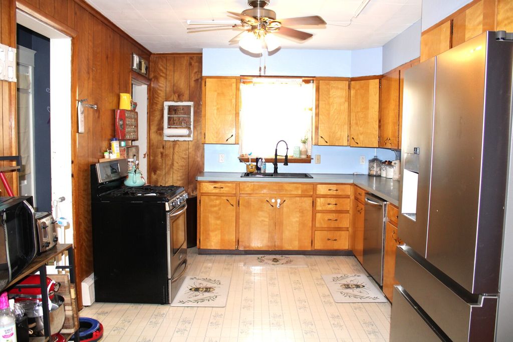 Image 20 of property listing at 230 N Cherry Street, Centralia, IL 62801