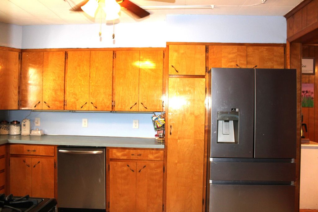 Image 22 of property listing at 230 N Cherry Street, Centralia, IL 62801