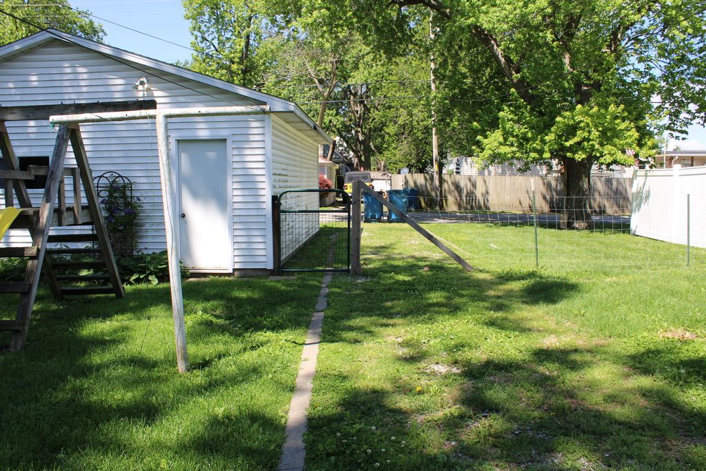 Image 50 of property listing at 230 N Cherry Street, Centralia, IL 62801
