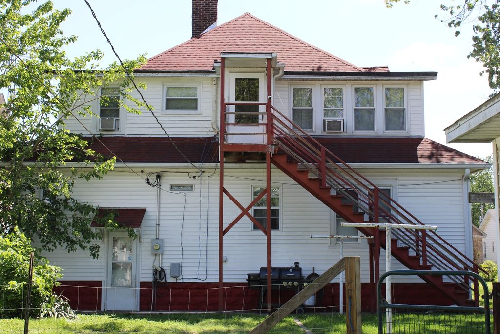 Image 51 of property listing at 230 N Cherry Street, Centralia, IL 62801