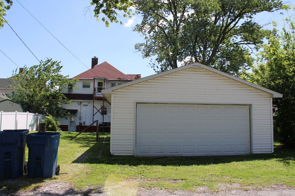 Image 52 of property listing at 230 N Cherry Street, Centralia, IL 62801
