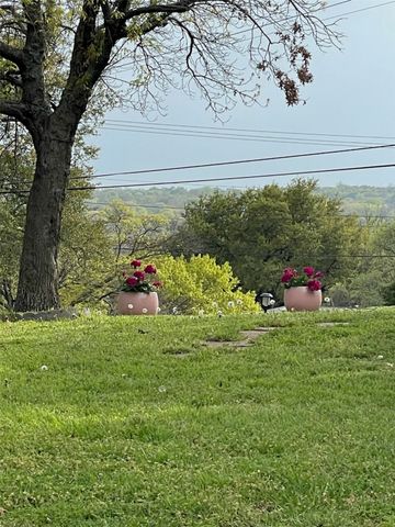 208 W 7th Street W, Weatherford, TX 76086