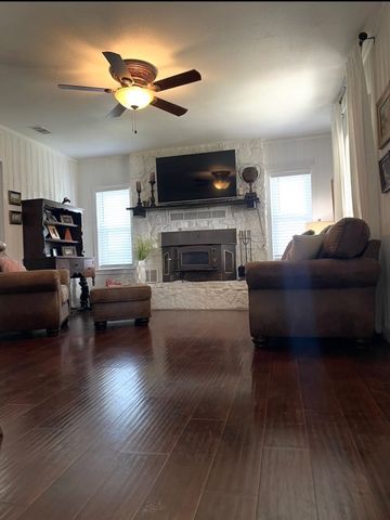 208 W 7th Street W, Weatherford, TX 76086