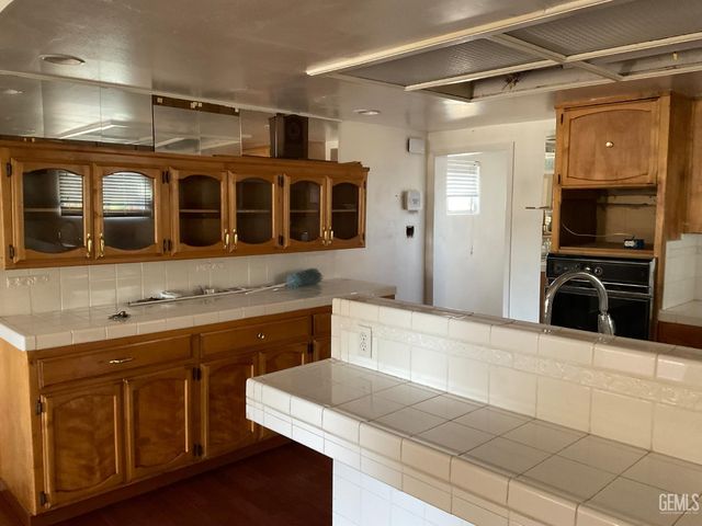 1302 E 19th Street, Bakersfield, CA 93305