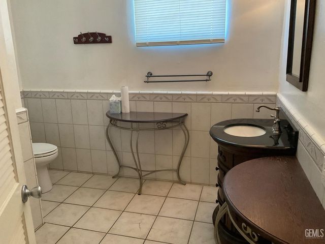 1302 E 19th Street, Bakersfield, CA 93305