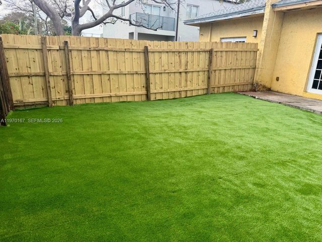 1010 NW 2nd Ave 1010, Hallandale Beach, FL 33009