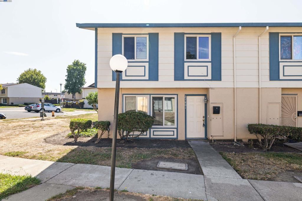 Image 1 of property listing at 27801 Del Norte Ct, Hayward, CA 94545