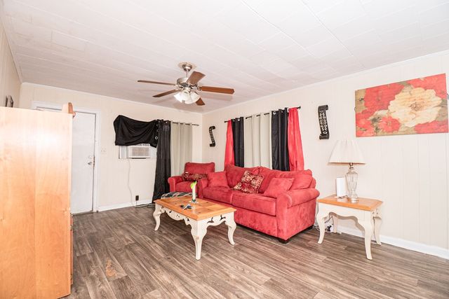 1030 Chickasaw St, Dothan, AL 36303
