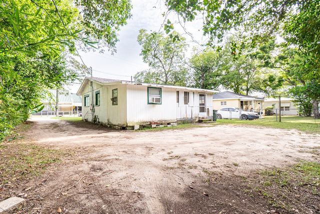 1030 Chickasaw St, Dothan, AL 36303