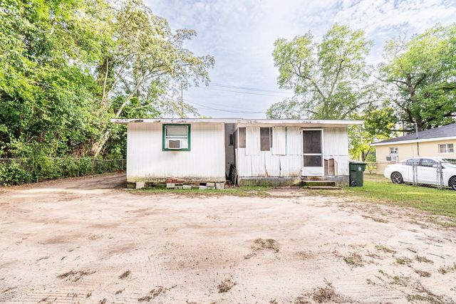 1030 Chickasaw St, Dothan, AL 36303