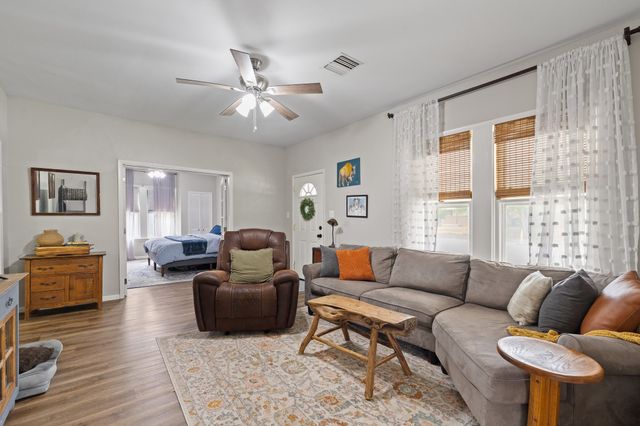 521 Woodard Avenue, Cleburne, TX 76033