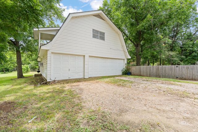 521 Woodard Avenue, Cleburne, TX 76033