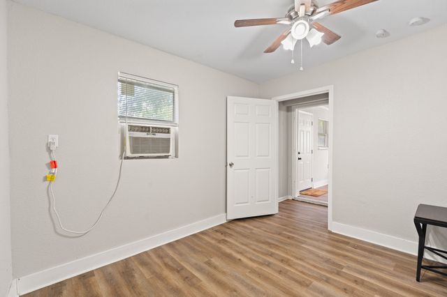 521 Woodard Avenue, Cleburne, TX 76033
