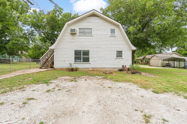521 Woodard Avenue, Cleburne, TX 76033