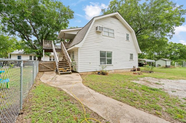 521 Woodard Avenue, Cleburne, TX 76033