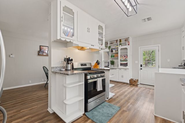 521 Woodard Avenue, Cleburne, TX 76033