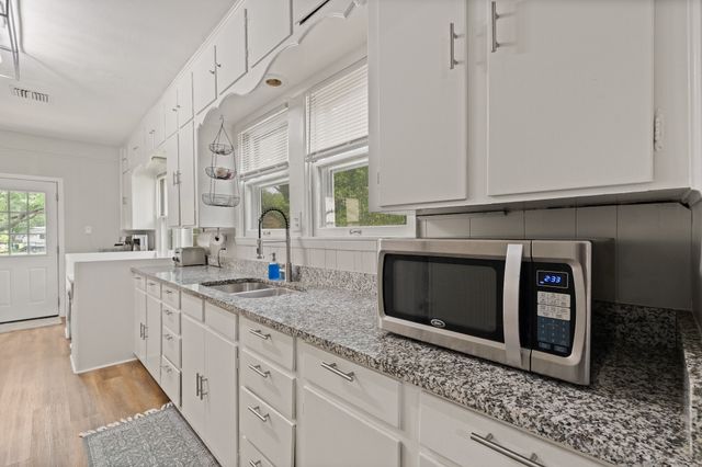 521 Woodard Avenue, Cleburne, TX 76033