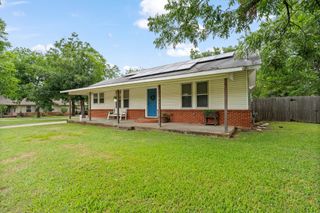 521 Woodard Avenue, Cleburne, TX 76033