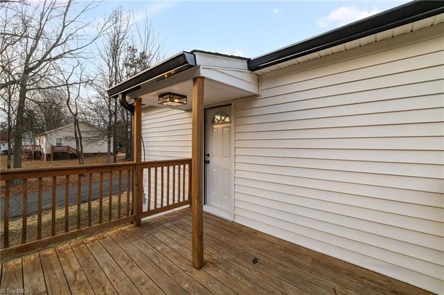 800 Essex Road, Winston-salem, NC 27105