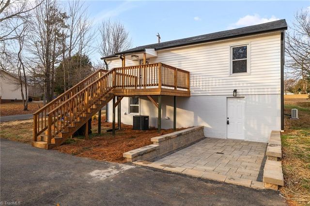 800 Essex Road, Winston-salem, NC 27105