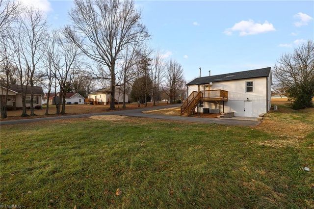 800 Essex Road, Winston-salem, NC 27105