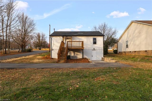 800 Essex Road, Winston-salem, NC 27105