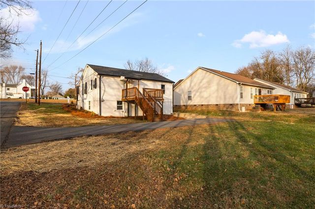 800 Essex Road, Winston-salem, NC 27105