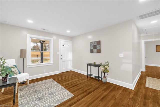 800 Essex Road, Winston-salem, NC 27105