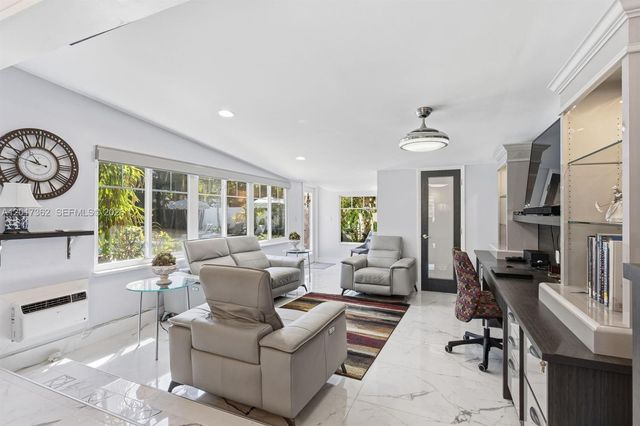 2624 NE 30th St, Fort Lauderdale, FL 33306