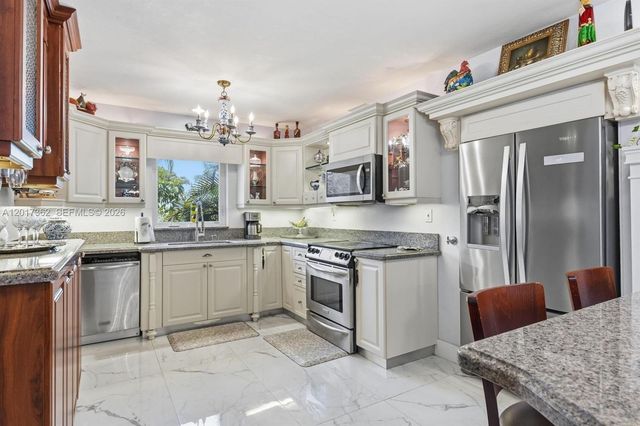 2624 NE 30th St, Fort Lauderdale, FL 33306